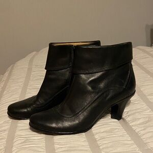 Sofft Elegant Black Ankle Boots